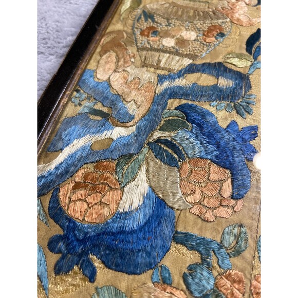 Beautiful 19th Century Chinese Silk on Silk Embroidery Panel - Custom Framed - Picture 2 of 8